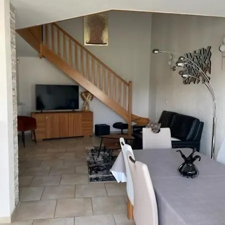 Maison Au Sein D'un Corps De Ferme. Сasa de vacaciones Carpiquet