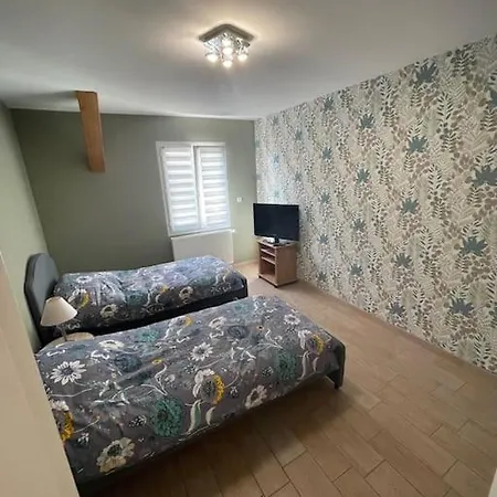 Maison Au Sein D'un Corps De Ferme. Carpiquet