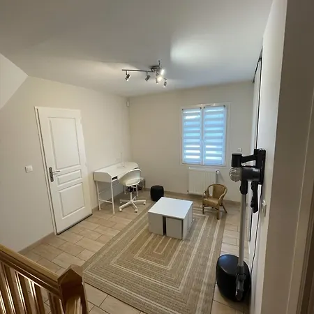 Maison Au Sein D'un Corps De Ferme. *