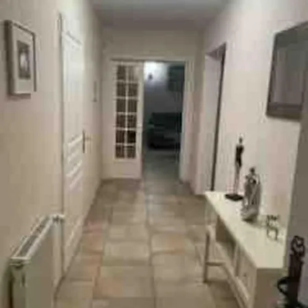 Maison Au Sein D'un Corps De Ferme.