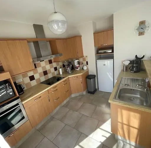 Maison Au Sein D'un Corps De Ferme. Tatil Evi Carpiquet