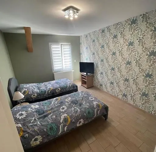 Maison Au Sein D'un Corps De Ferme. Carpiquet